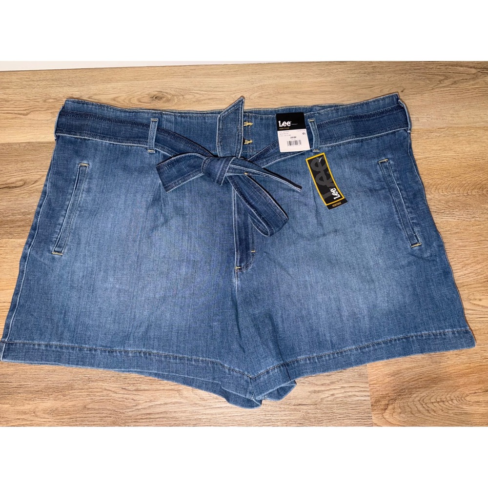 Women plus size mid rise shorts 26 w